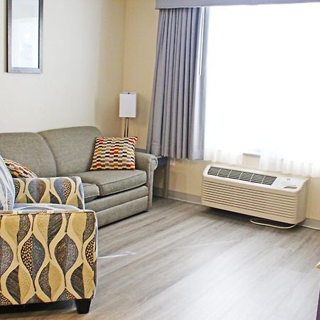 Independence Stay Long Term And Suites Marinette Exteriör bild