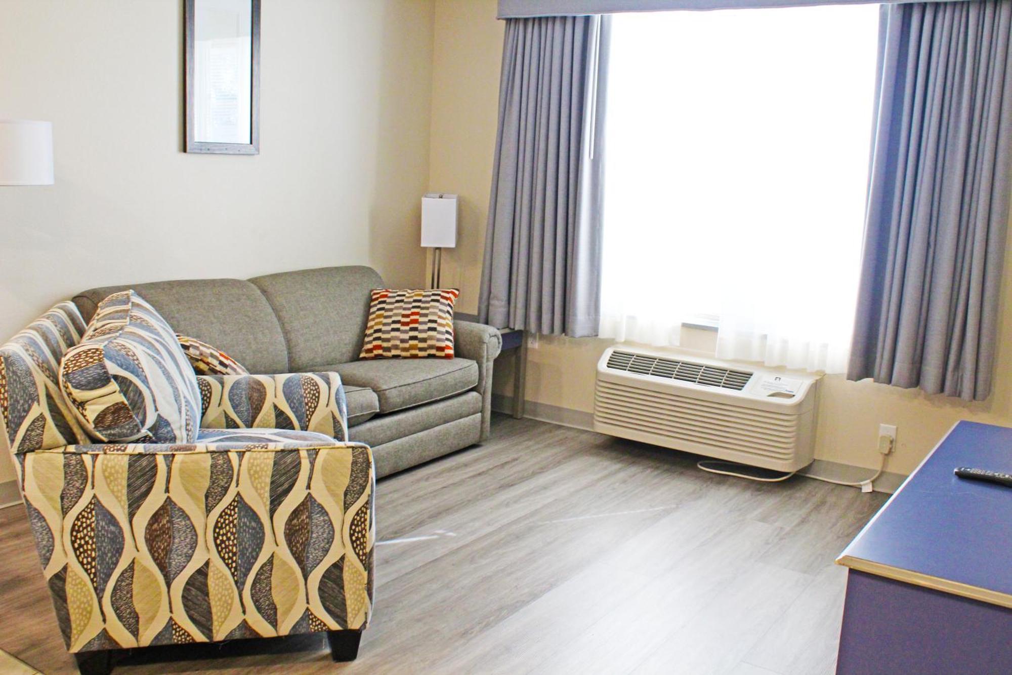 Independence Stay Long Term And Suites Marinette Exteriör bild