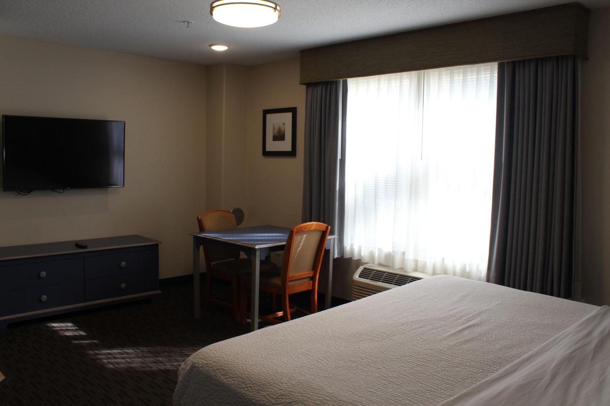 Independence Stay Long Term And Suites Marinette Exteriör bild